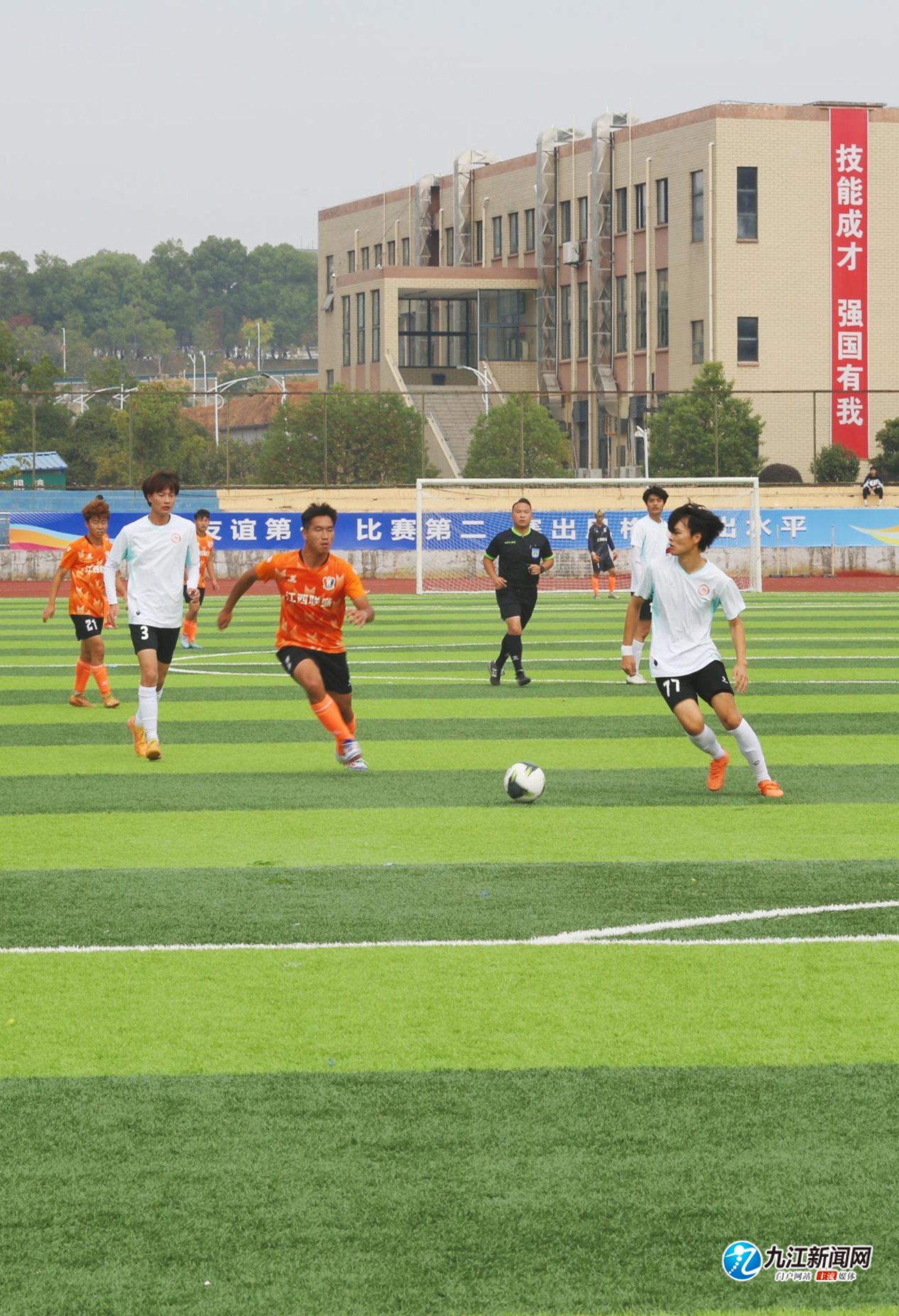 但其背后却 但其背后却